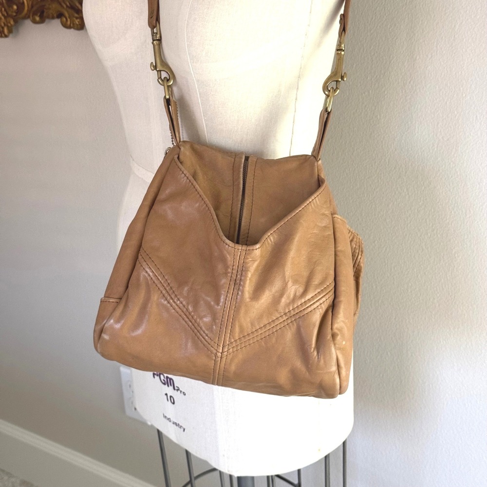 Vintage Tan Leather purse Vertical Zip Shoulder Bag Victoria Leather